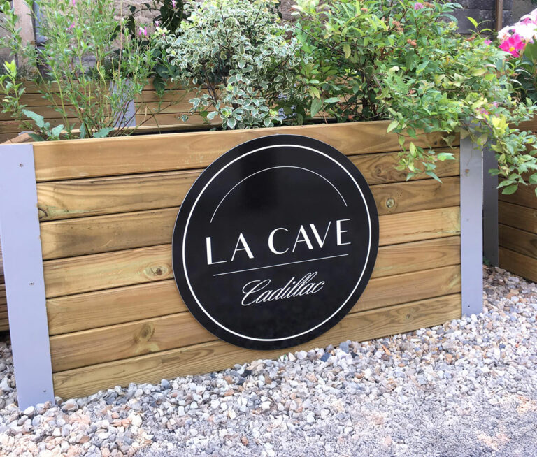 Panneau logo · La Cave Cadillac · Cadillac