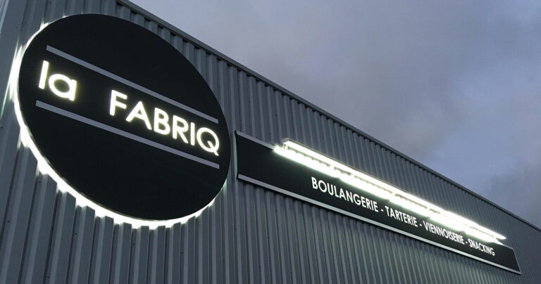 Enseigne lumineuse sur mesure · La Fabriq · Podensac