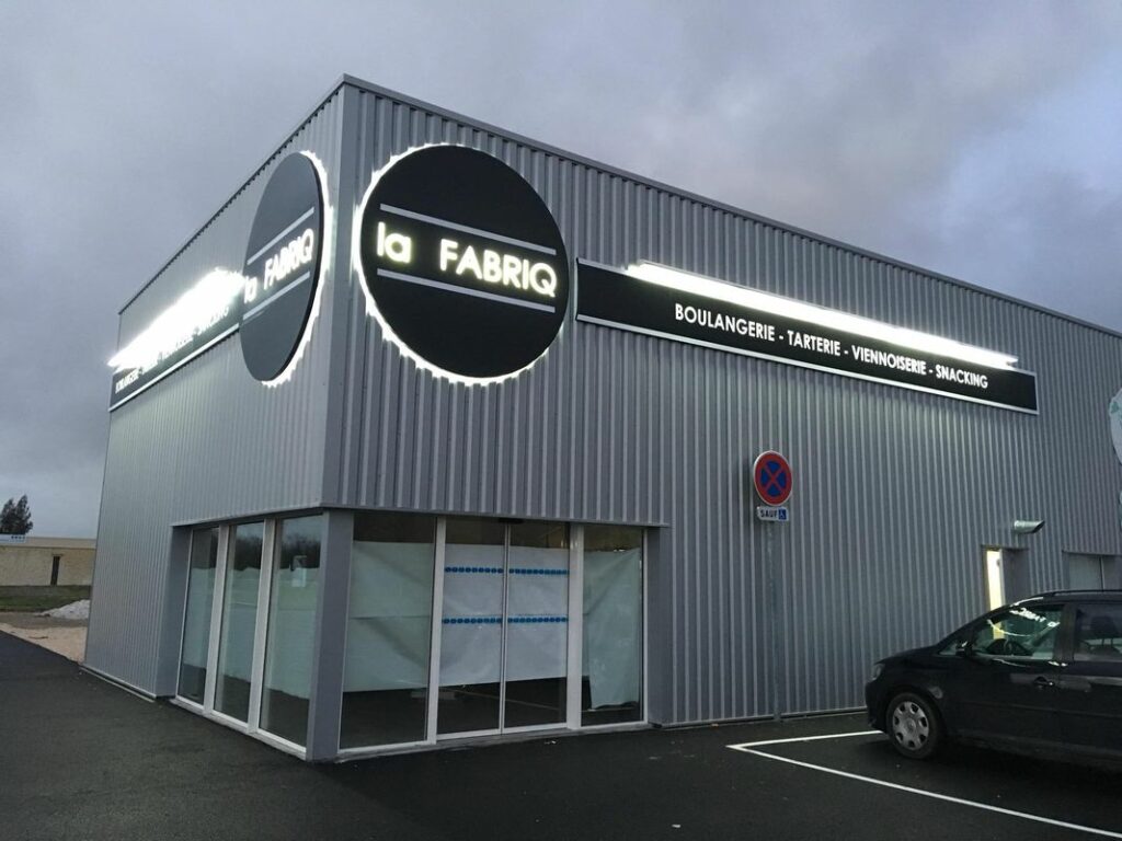 Enseigne lumineuse sur mesure · La Fabriq · Podensac