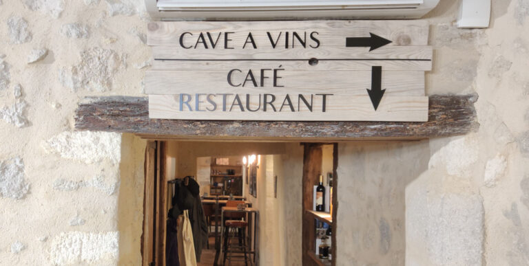 Signalétique directionnelle · La Cave Cadillac · Cadillac