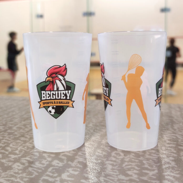 Gobelets personnalisés pour un complexe sportif