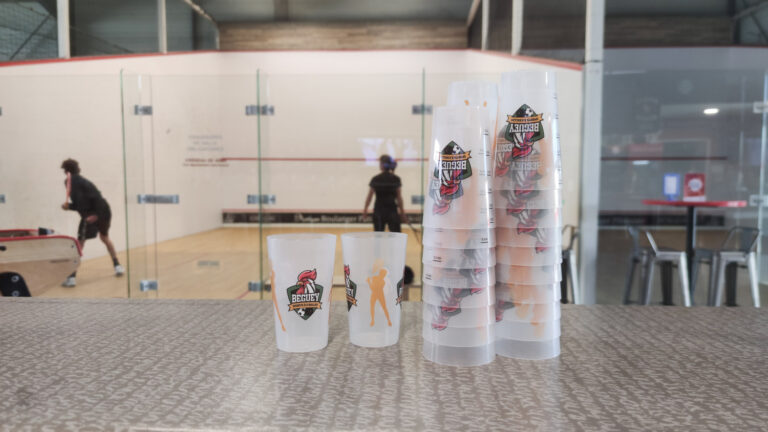 Gobelets personnalisés pour un complexe sportif