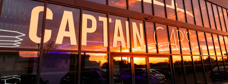 Habillage de vitrine · Captain Cars · Montussan