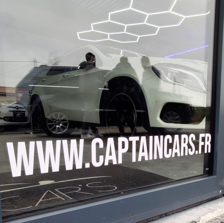 Habillage de vitrine · Captain Cars · Montussan