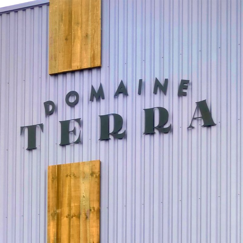 Enseigne de façade · Domaine Terra · Bazas