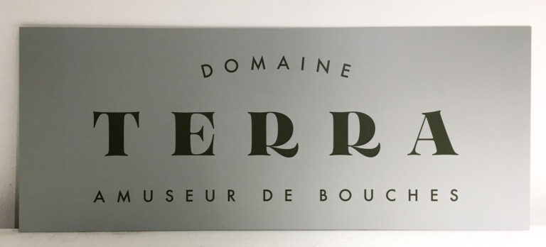 Enseigne de façade · Domaine Terra · Bazas