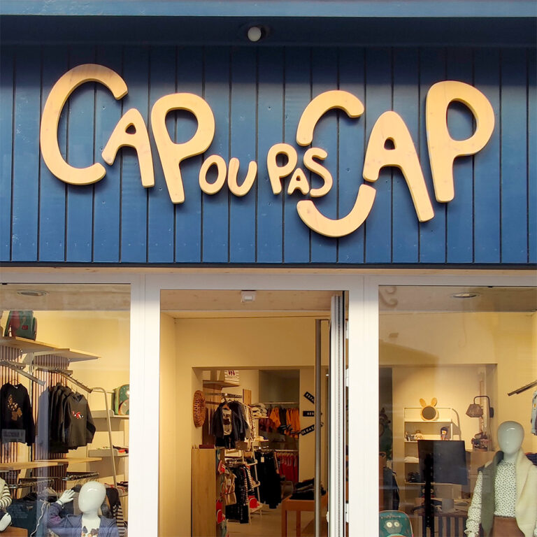 Enseigne bois découpée Cap ou Pas Cap