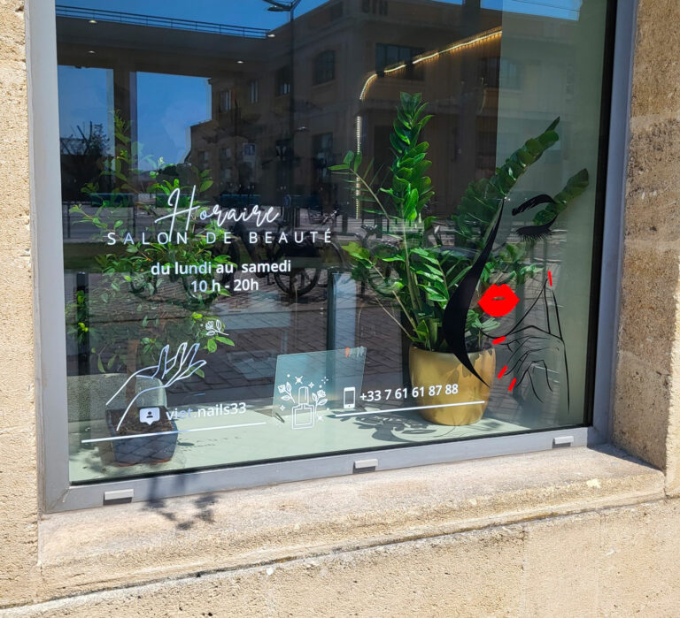 Adhesif vitrine Bordeaux Viet Nails · Allgraphik