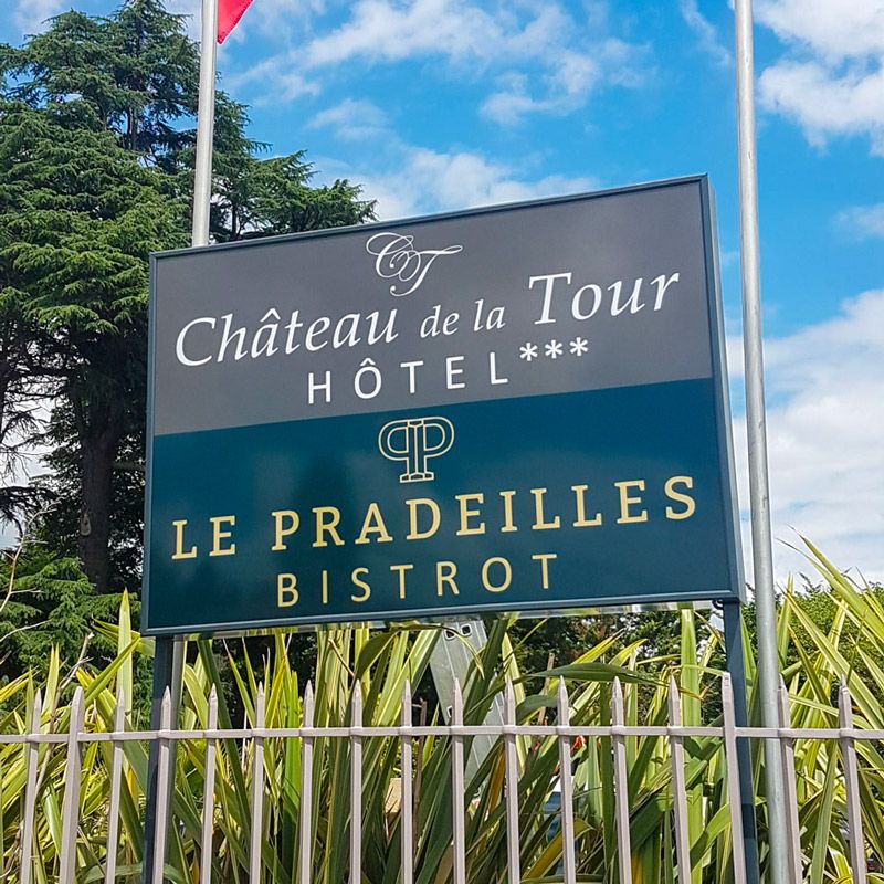 Signalétique extérieure · Château de la Tour · Cadillac