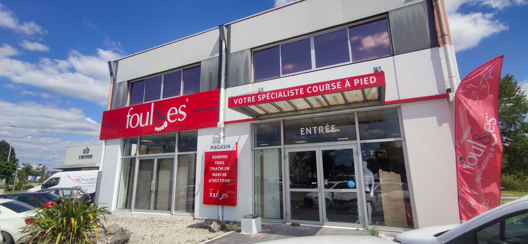 Enseigne caissonnée sur mesure installée pour une société de running à Bordeaux