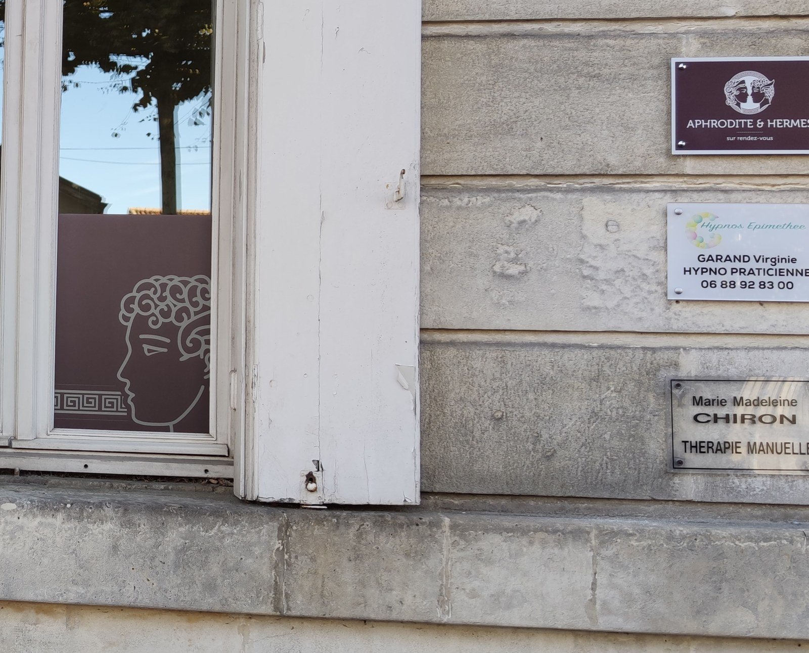 Réalisation Allgraphik — identité visuelle aphro_plaque