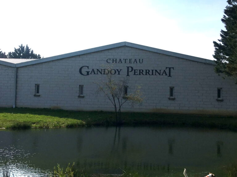 Lettres découpées LED — chai Château Gandoy Perrinat, Sauveterre-de-Guyenne — Allgraphik