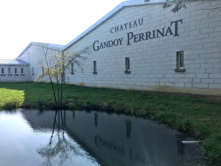 Lettres découpées LED — chai Château Gandoy Perrinat, Sauveterre-de-Guyenne — Allgraphik