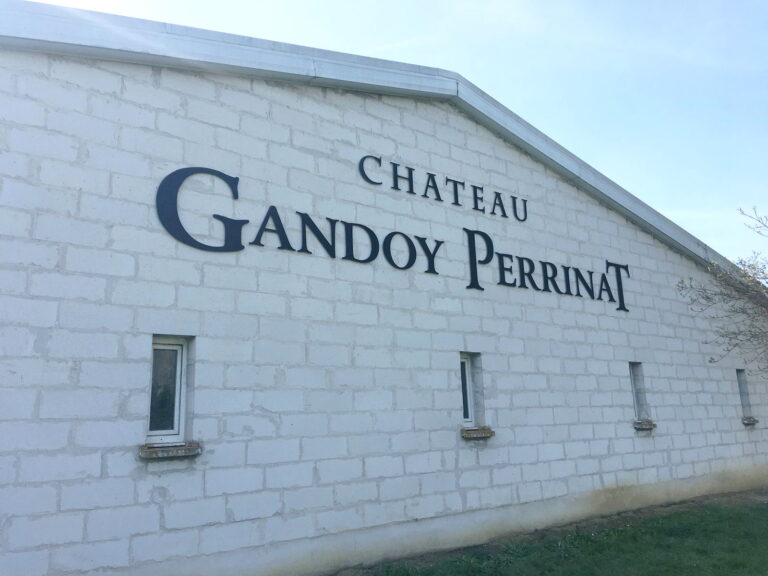 Lettres découpées LED — chai Château Gandoy Perrinat, Sauveterre-de-Guyenne — Allgraphik