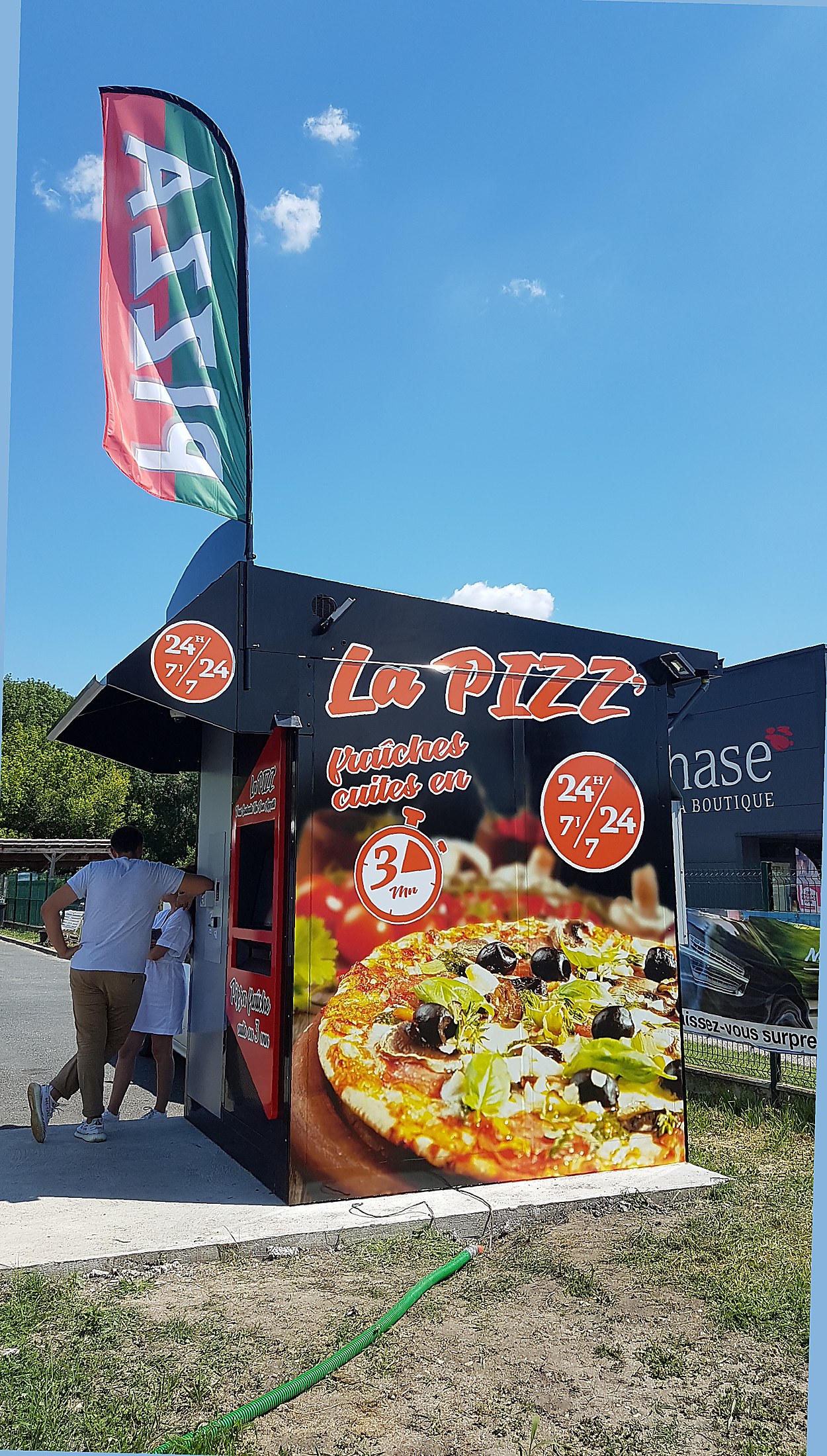 Habillage kiosque distributeur pizza La Pizz' Gironde