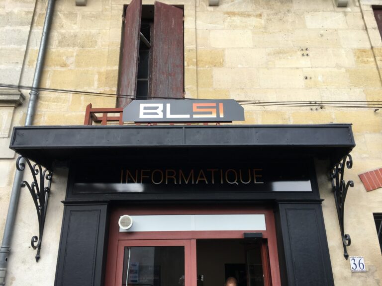 Enseigne et stop-trottoir · BLSI · Paillet