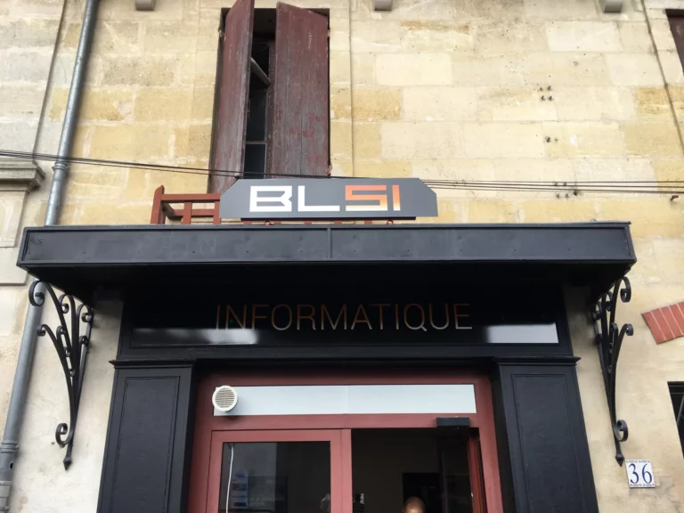 Enseigne et stop-trottoir · BLSI · Paillet