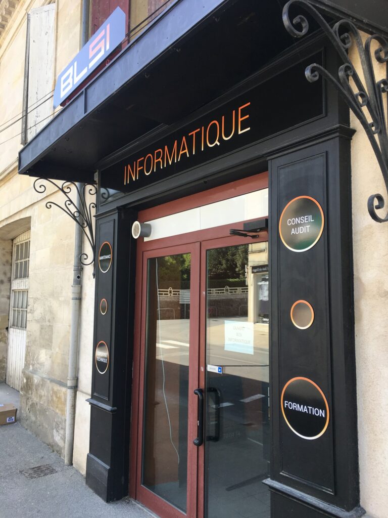 Enseigne et stop-trottoir · BLSI · Paillet