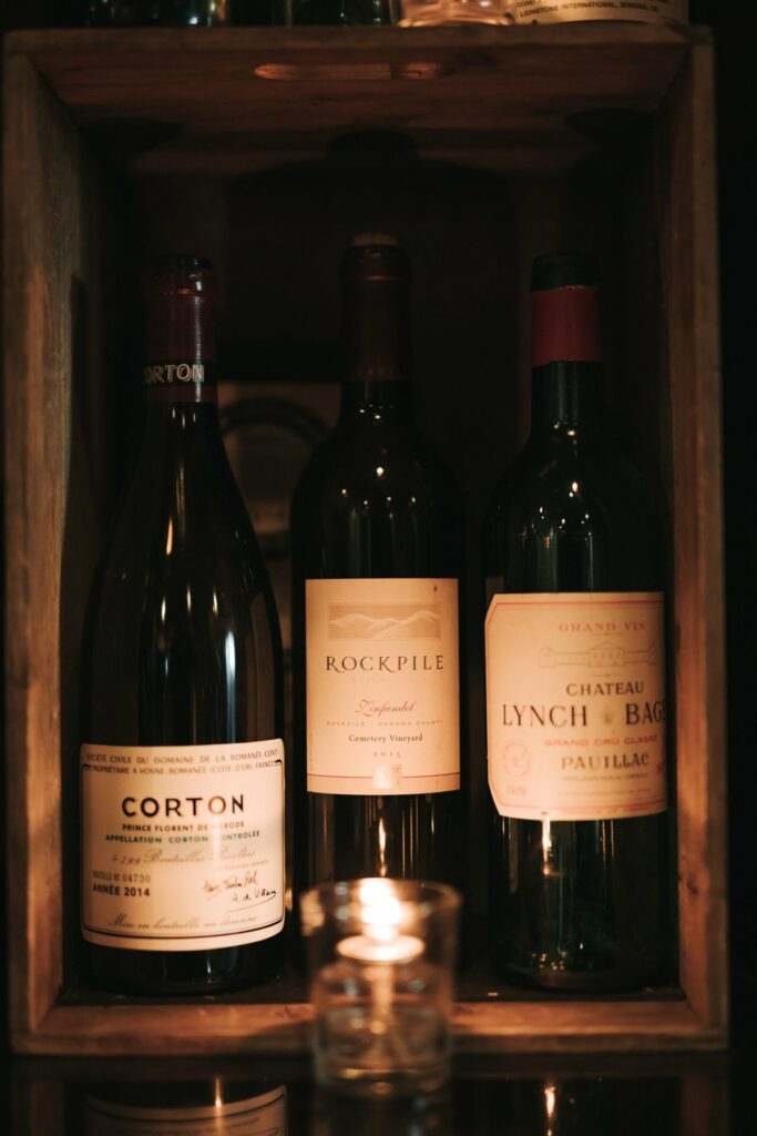 Caisse en bois de trois bouteilles de vin