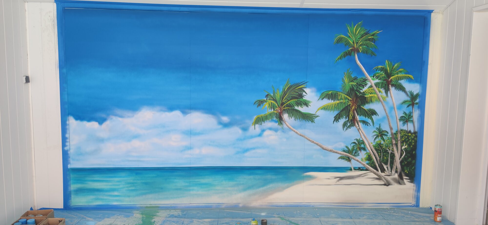 Décor peint plage tropicale au bout d’une piscine – Virelade
