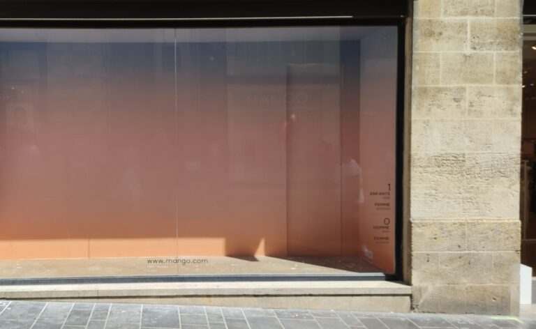 Fond de vitrine · Mango · Bordeaux, rue Sainte-Catherine