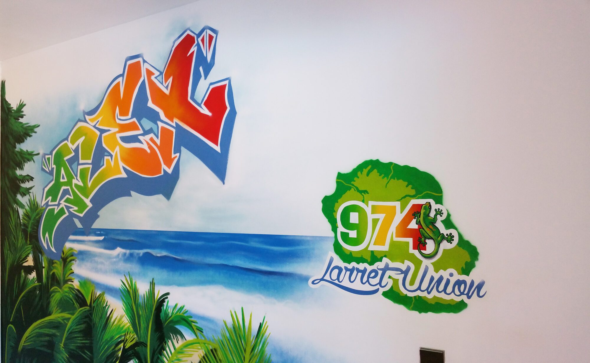 Graff mural océan, prénom et thème La Réunion – chambre d’enfant, Villenave-de-Rions