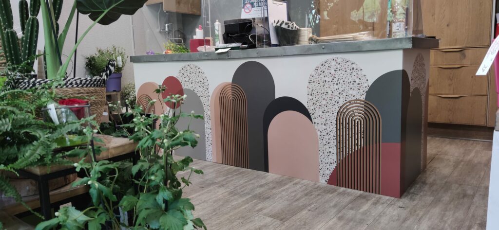 Habillage comptoir fleuriste – Beautiran