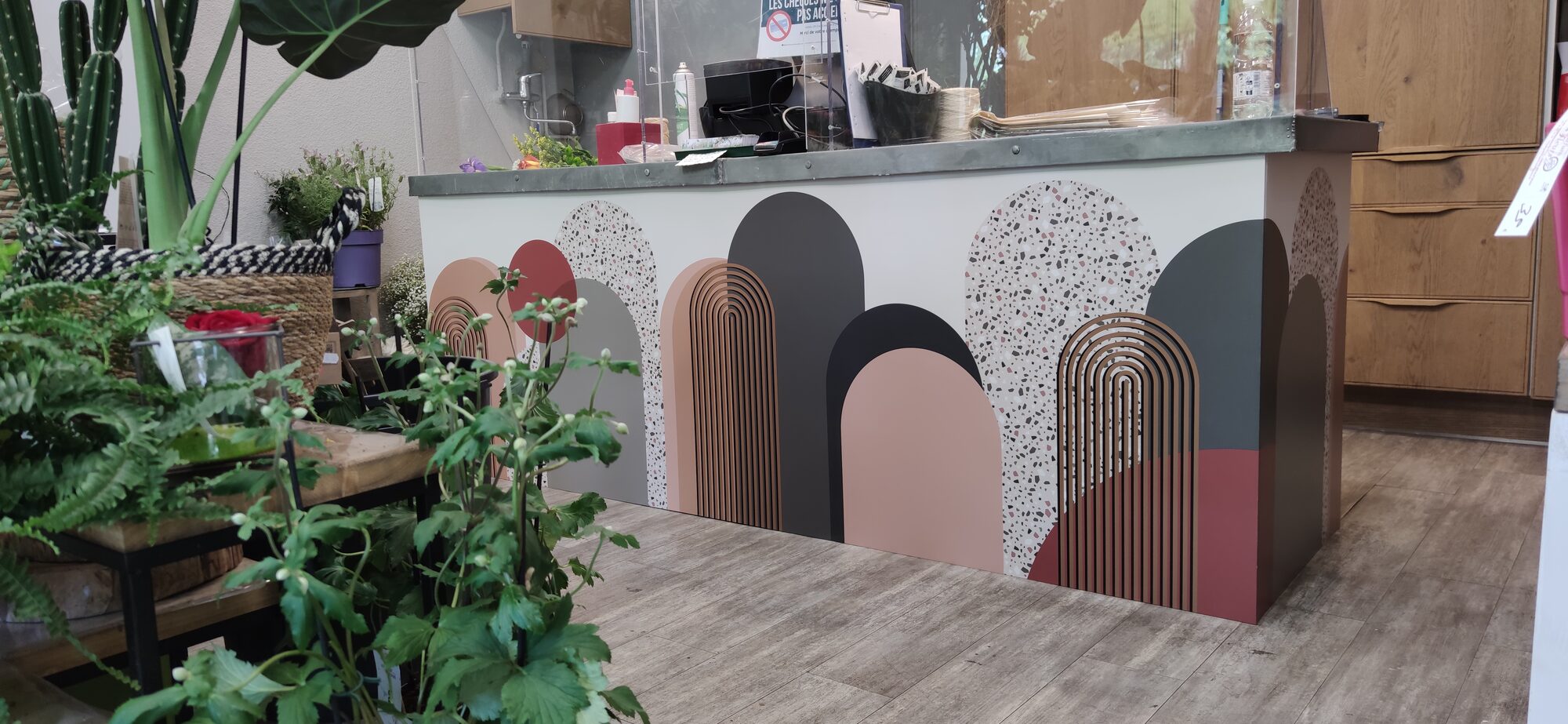 Habillage comptoir fleuriste – Beautiran