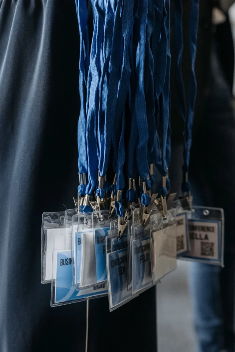 Badges et tours de cou personnalisés pour événement