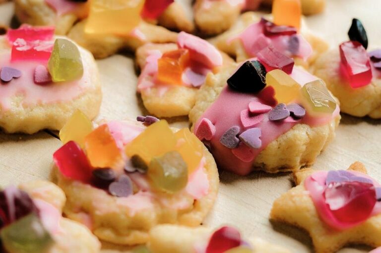 Illustration : biscuits décorés de bonbons