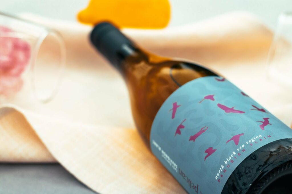 Illustration : bouteille de vin avec étiquette de création