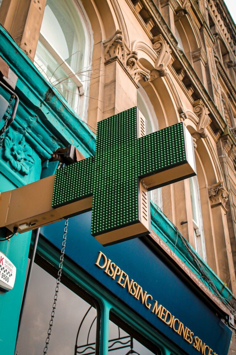 Illustration : croix de pharmacie lumineuse à LED