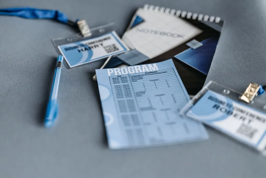 Kit séminaire : carnet, stylo et badges personnalisés