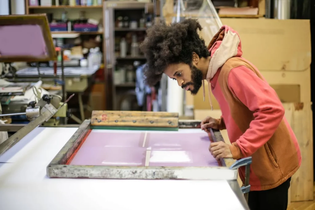 Sérigraphie textile en atelier