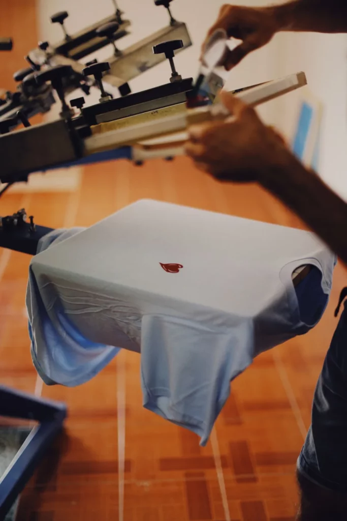 Transfert DTF à la presse à chaud sur t-shirt