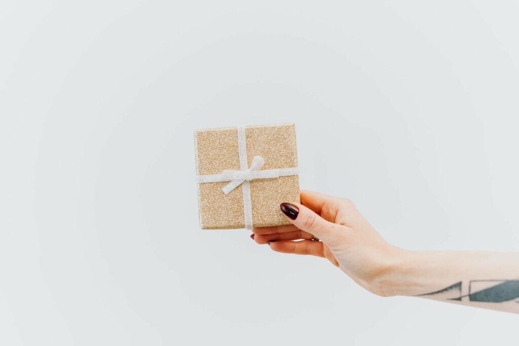 Boîte cadeau kraft avec ruban