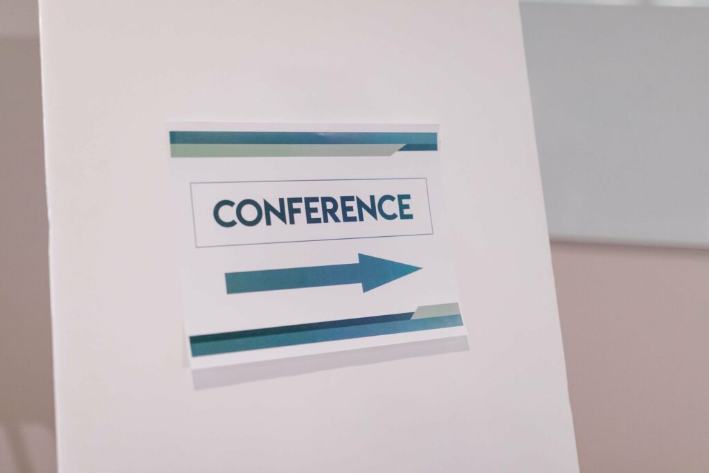 Panneau directionnel de conférence