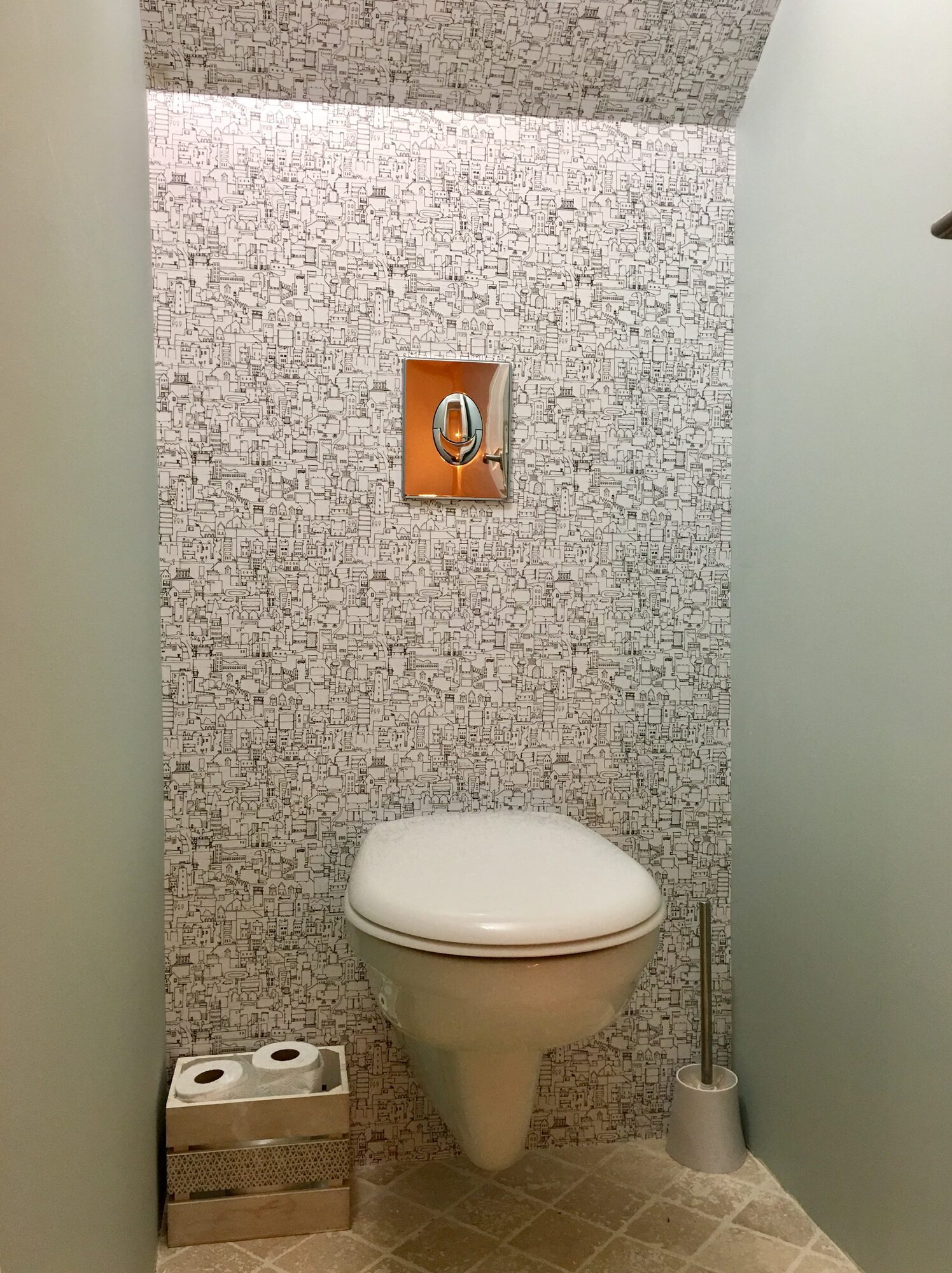 Papier peint sur mesure dessin de ville au trait dans des toilettes – Soulignac