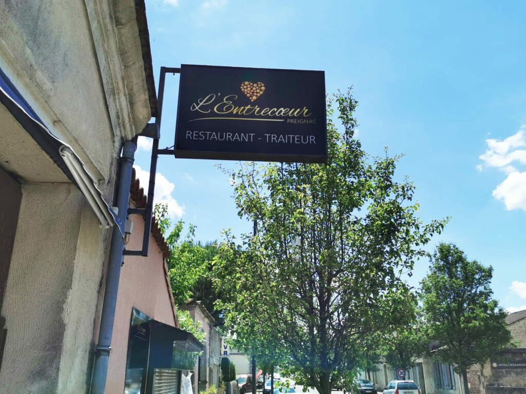 Pré-enseignes et caisson lumineux · L’Entrecoeur · Barsac / Preignac