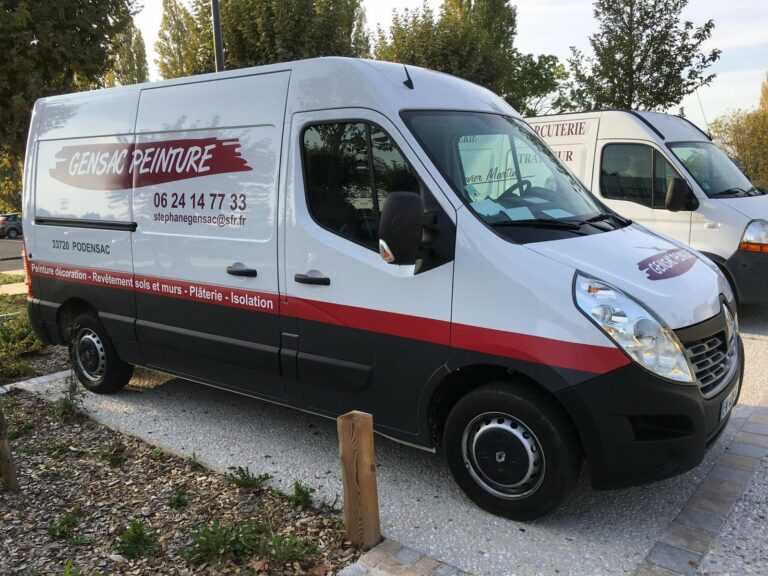 Semi-covering sous-bassement mat métallisé et éléments imprimés découpés