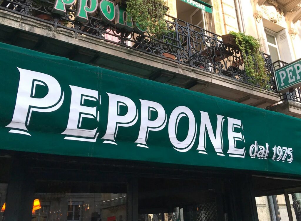 Toile de store banne imprimée au nom du restaurant, réalisation Allgraphik